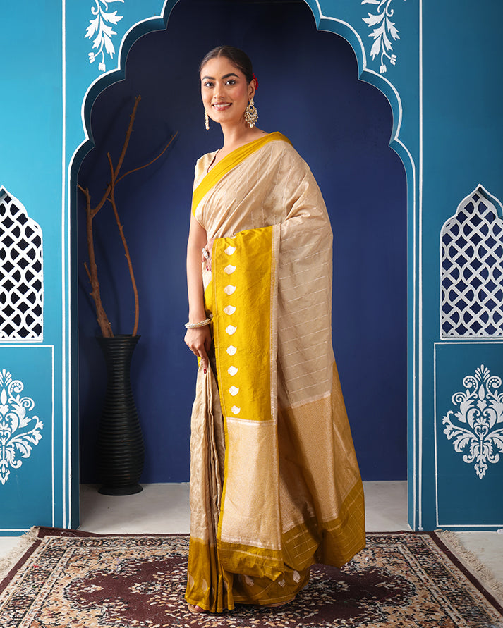 Kafoori Banarasi Silk Saree with Meenakari Border and Zari Pallu with Unstiched Blouse