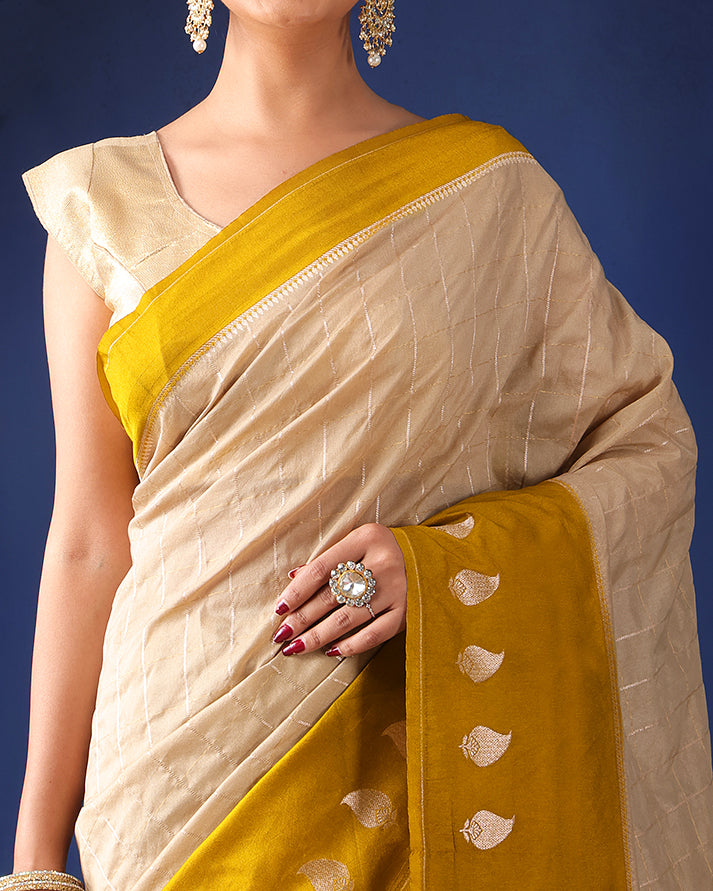 Kafoori Banarasi Silk Saree with Meenakari Border and Zari Pallu with Unstiched Blouse