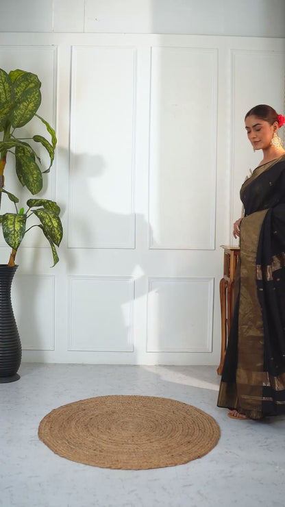 Surmeh Maheshwari Silk Saree with Zari Border and Pallu